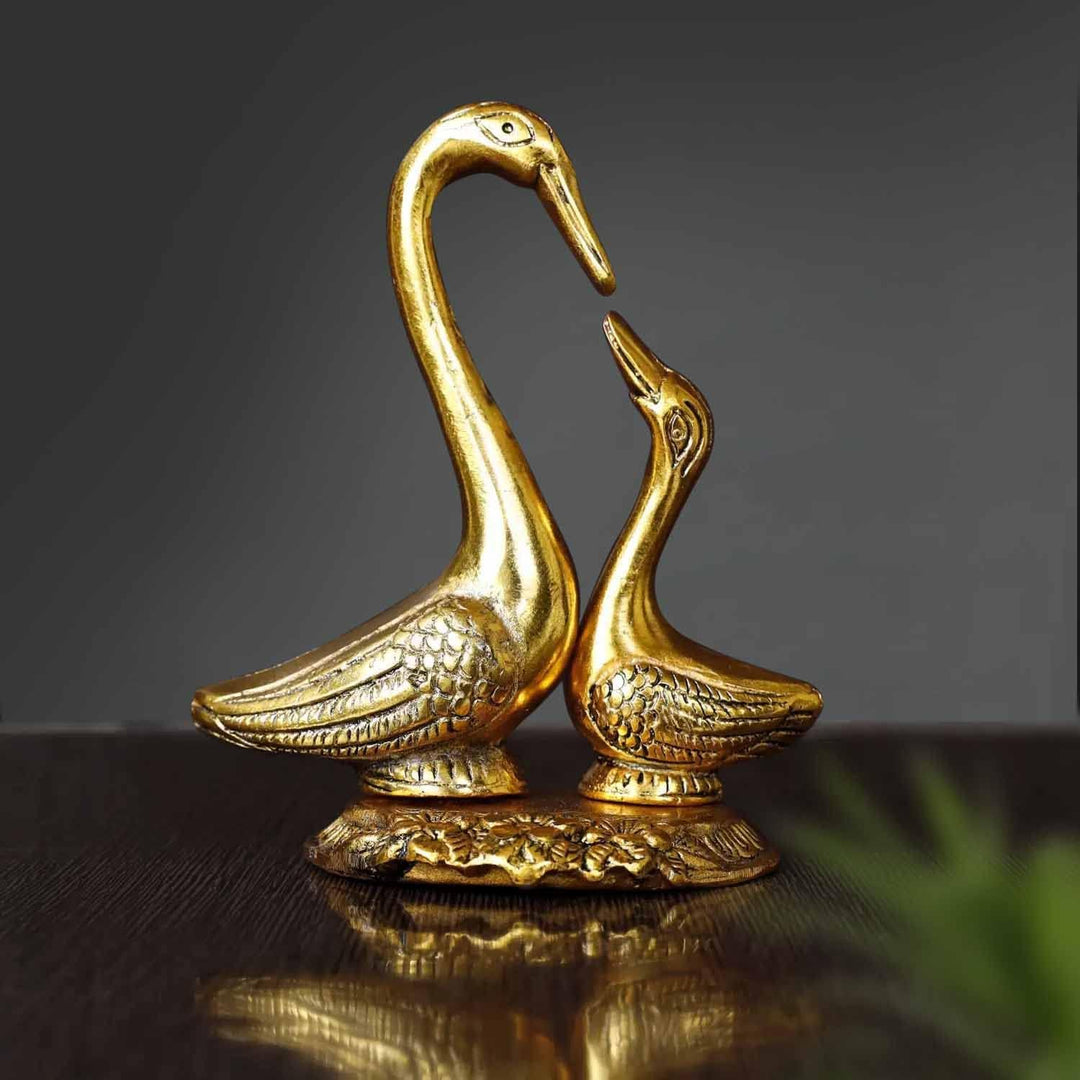 Handicraft Kissing Swan Pair