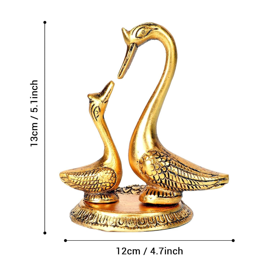 Handicraft Kissing Swan Pair