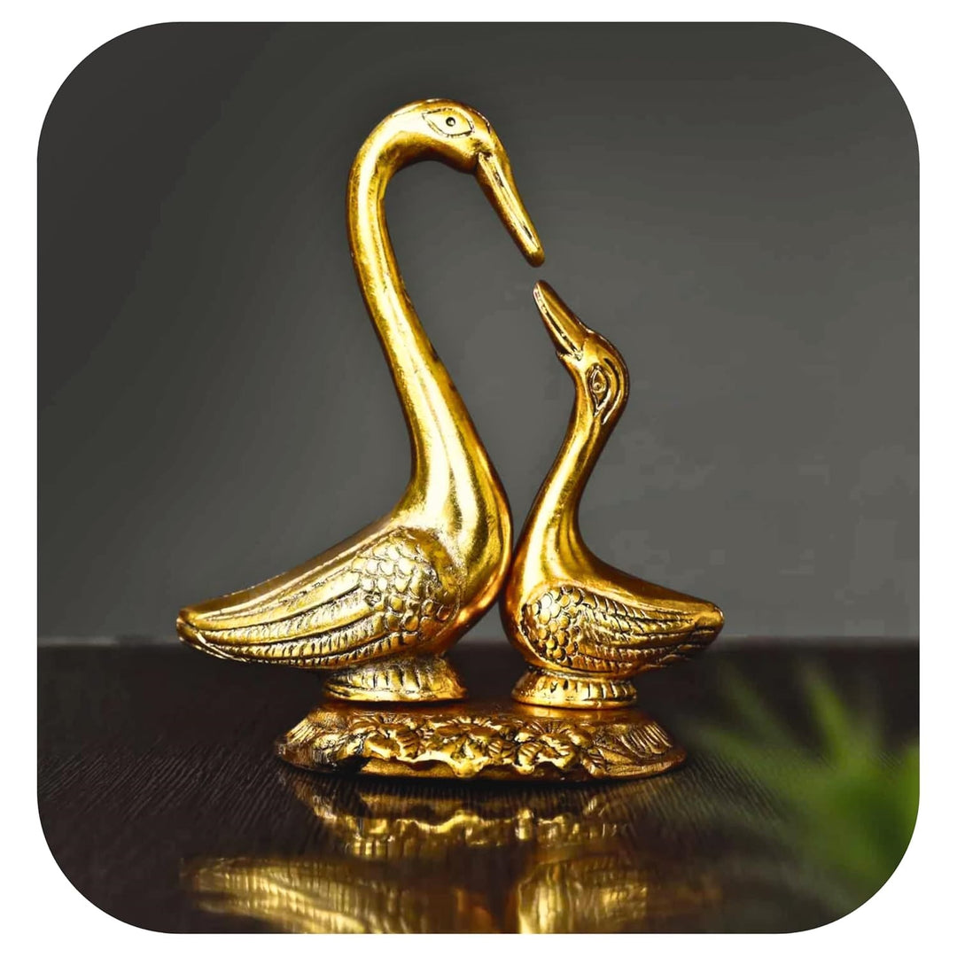 Handicraft Kissing Swan Pair